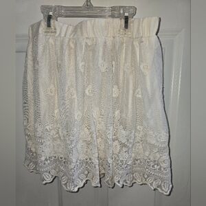 Forever 21 EUC Elegant Lace Skirt. Size S